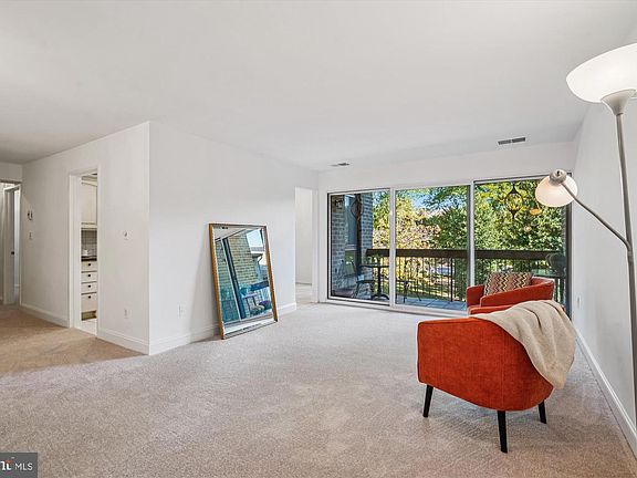 5th image of 563 Florida Ave APT 102