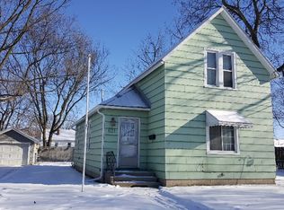 621 Pine St, Essexville, MI