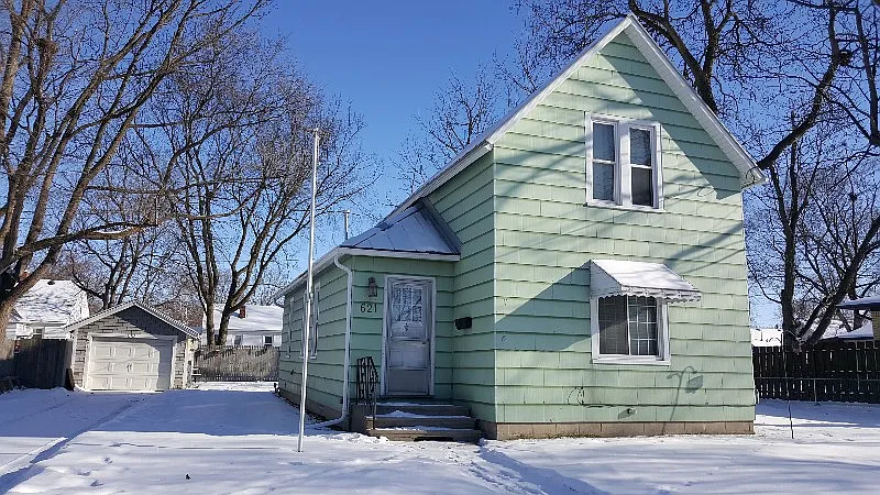 621 Pine St photo 1