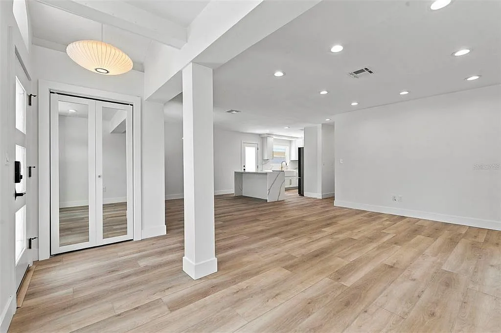 3 bed, 2.0 bath, 1588 sqft, $6,000 — Photo 4