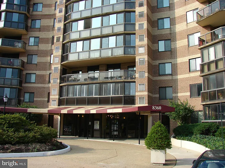 8360 Greensboro Dr #1006 — Photo 15