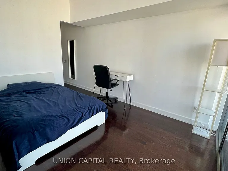 33 Charles St E #2807 — Photo 3