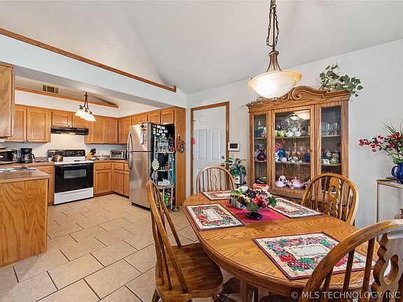 5th image of 26015 E 731st Dr