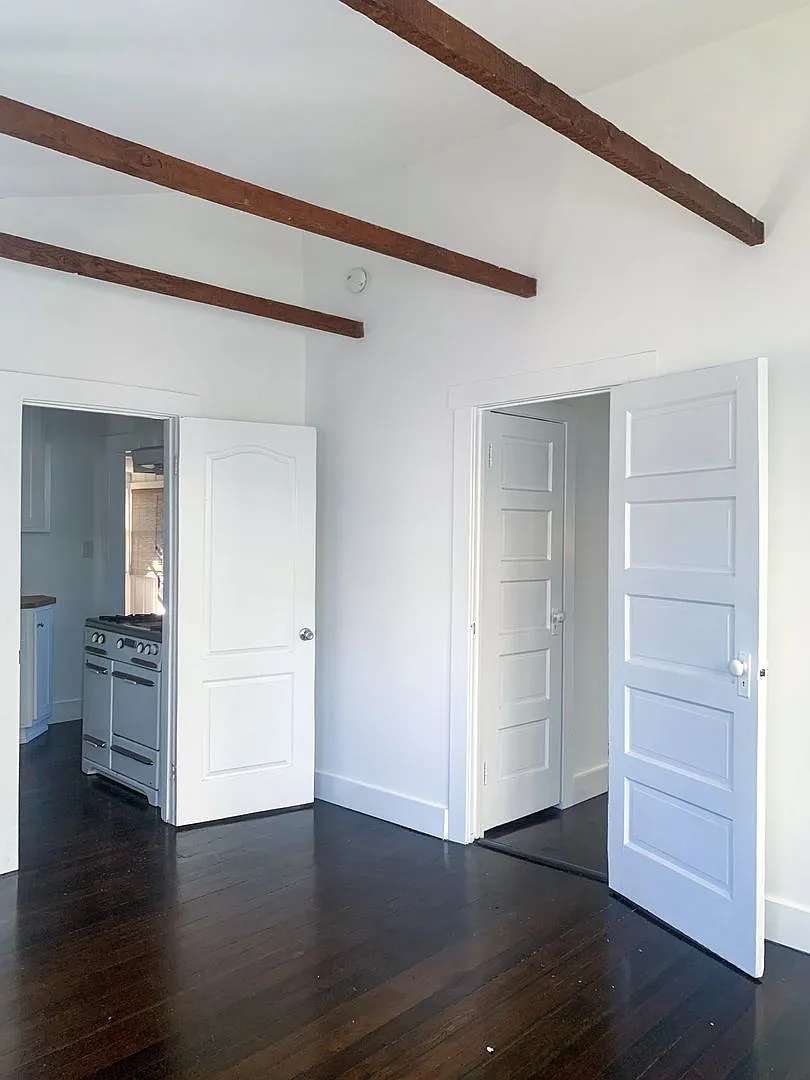 5670 York Blvd — Photo 2