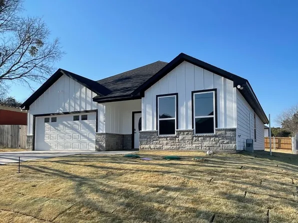 2210 Beverly Dr, Granbury, TX 76048