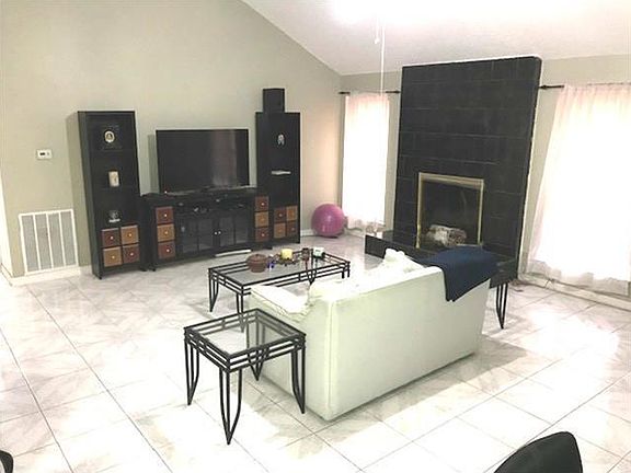 3rd image of 4723 Glenvillage St