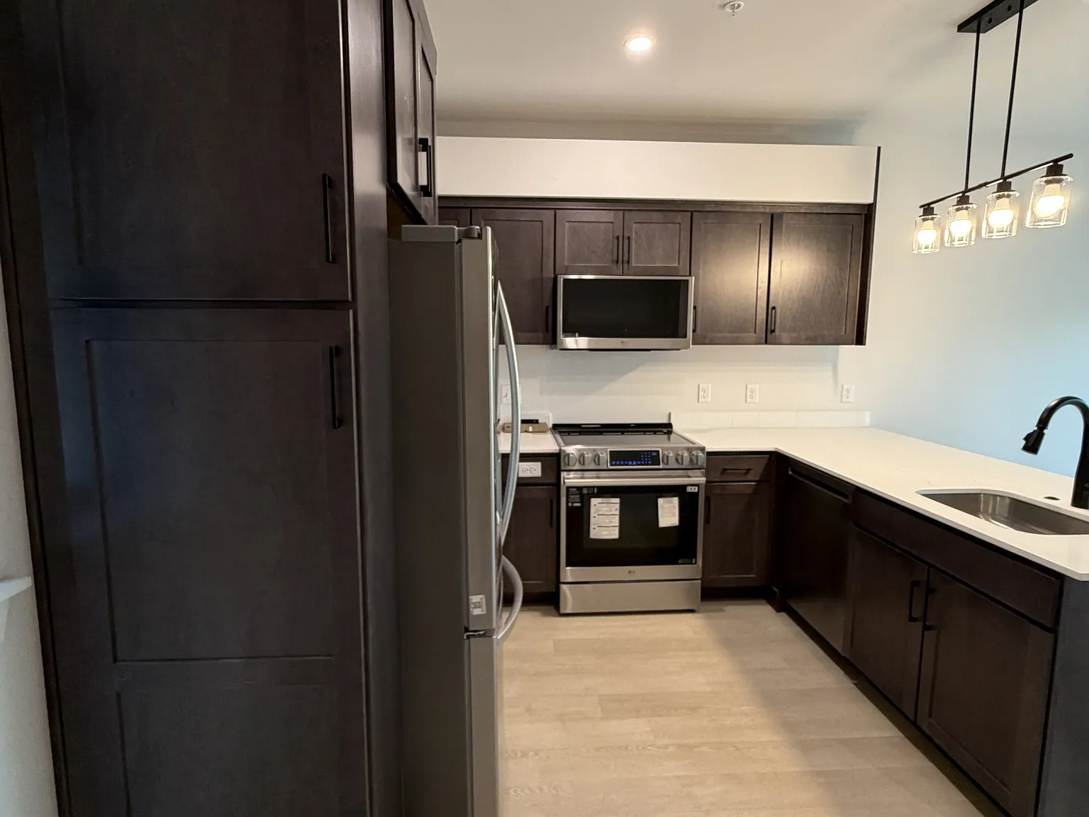 1 bed, 454 sqft, $2,400 — Photo 3