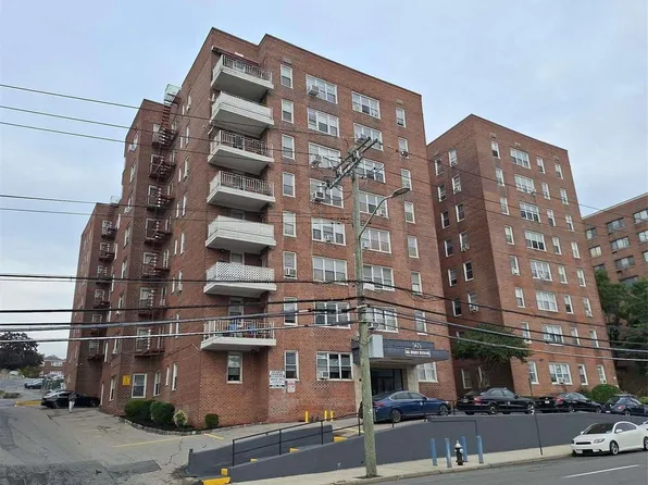 365 Bronx River Road #4C, Yonkers, NY 10704
