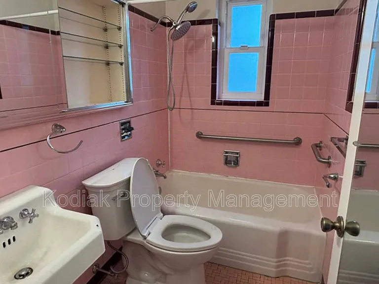 239 N Center St — Photo 9