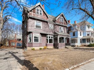 212 Aspinwall Ave, Brookline, MA 02446