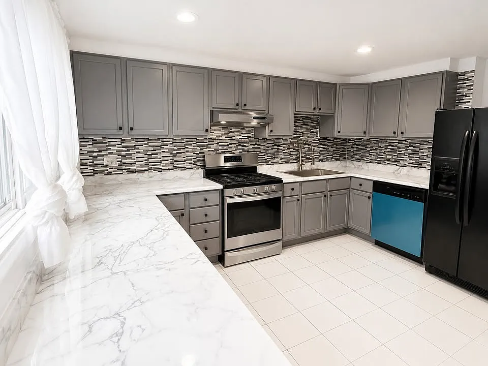 3 bed, 1253 sqft, $2,450 — Photo 3