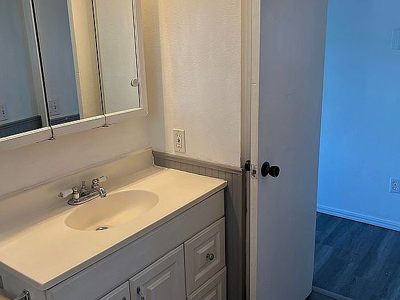 4th image of 4800 SE 20th St