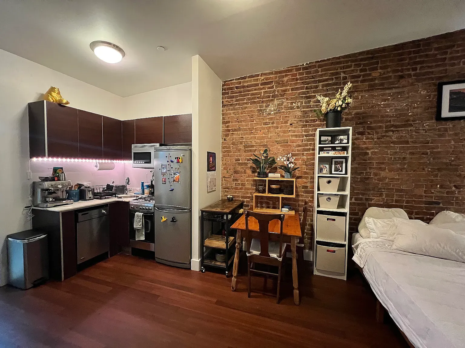 516 East 6th Street — Photo 3