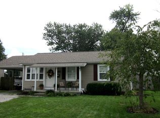 1017 Smith St, Carmi, IL 62821