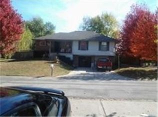 2403 S Owing St, Oak Grove, MO 64075
