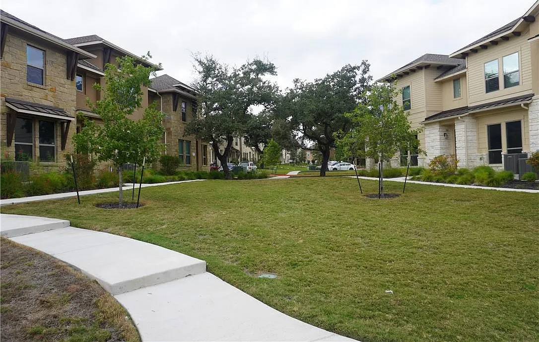 3 bed, 2.5 bath, 1779 sqft, $2,245 — Photo 3