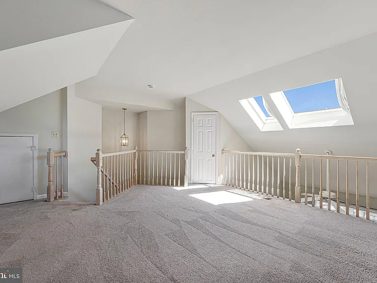 7059 Kings Manor Dr — Photo 15
