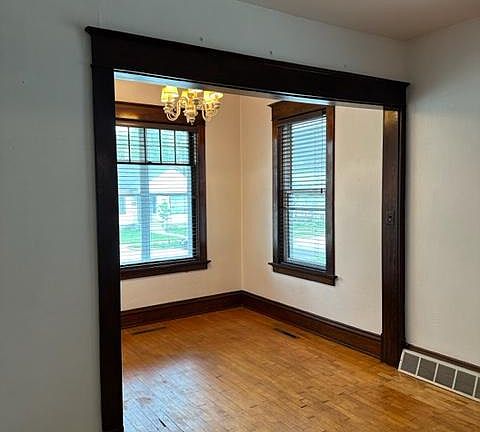 5th image of 408 Stafford St