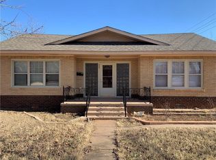 527 S 9th St, Clinton, OK 73601