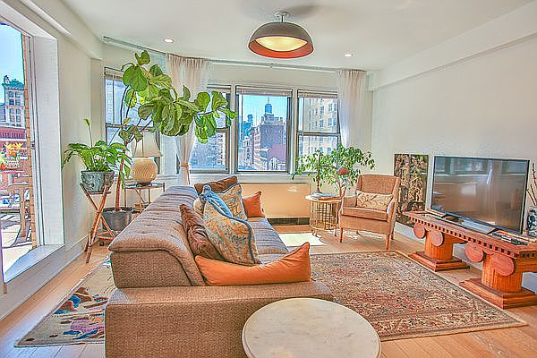 1st image of 55 E 9th St APT 10D