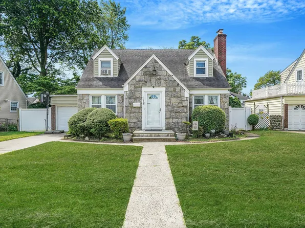 662 Rose Boulevard, Baldwin, NY 11510