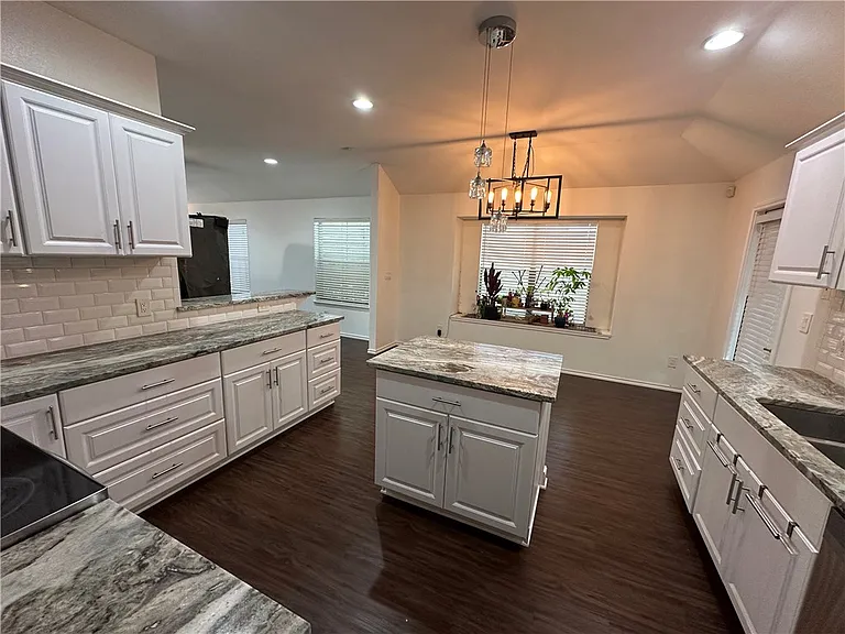 7822 Fox Dr — Photo 3