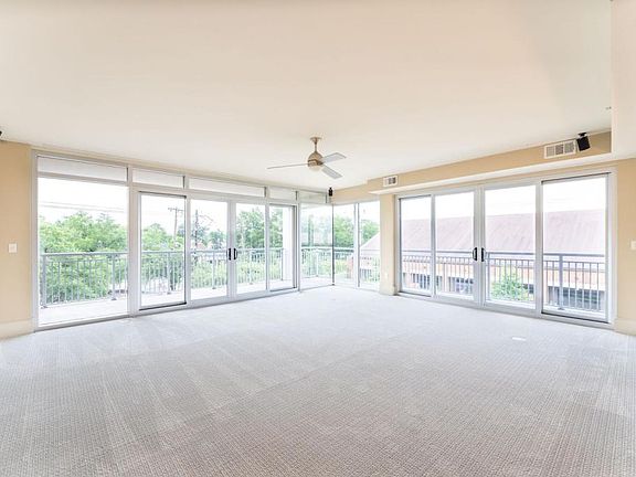 2nd image of 1018 Hackberry Ln Unit 213