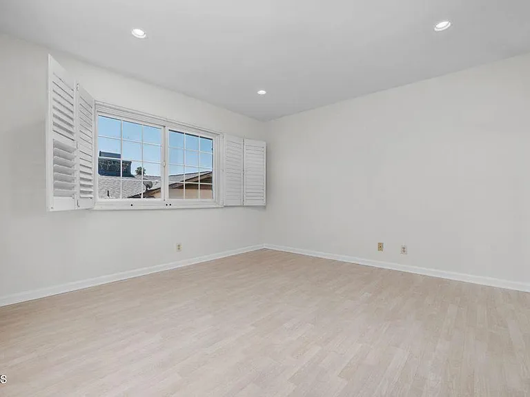 385 Cliff Dr #8 — Photo 22