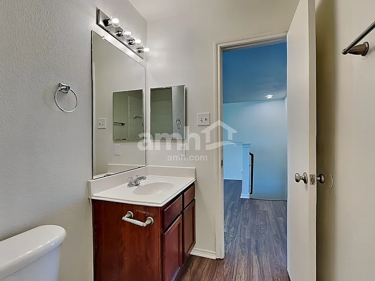 2204 Sumac Dr — Photo 16