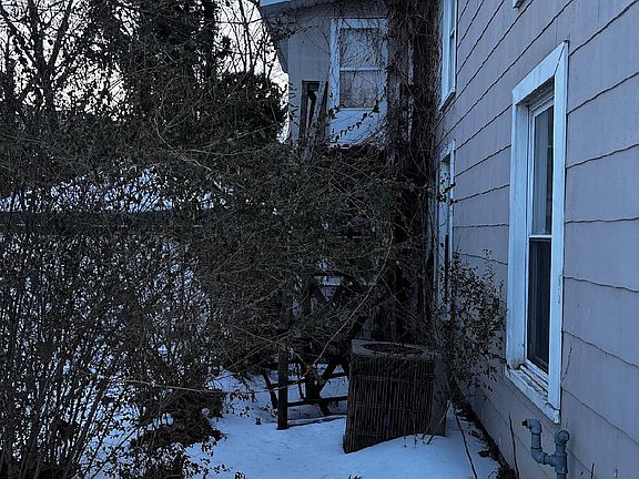 4th image of 617 Rose Ave #2