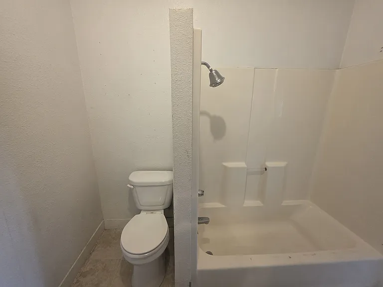 634 SW Church St — Photo 12
