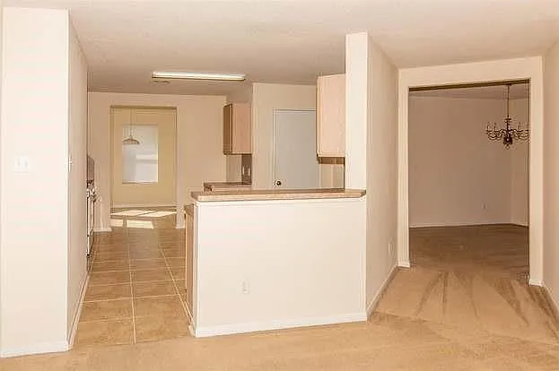 3 bed, 2.0 bath, 1807 sqft, $1,900 — Photo 4
