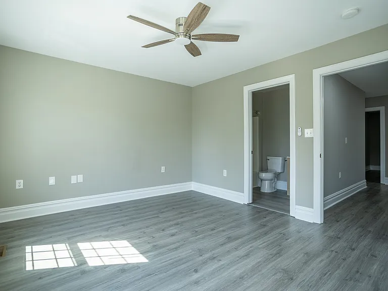 1306 W Clay St — Photo 29