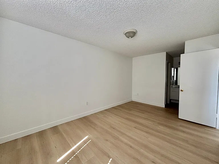 1401 W 169th St #21 — Photo 9