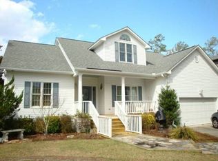 729 Comet Dr, Beaufort, NC 28516