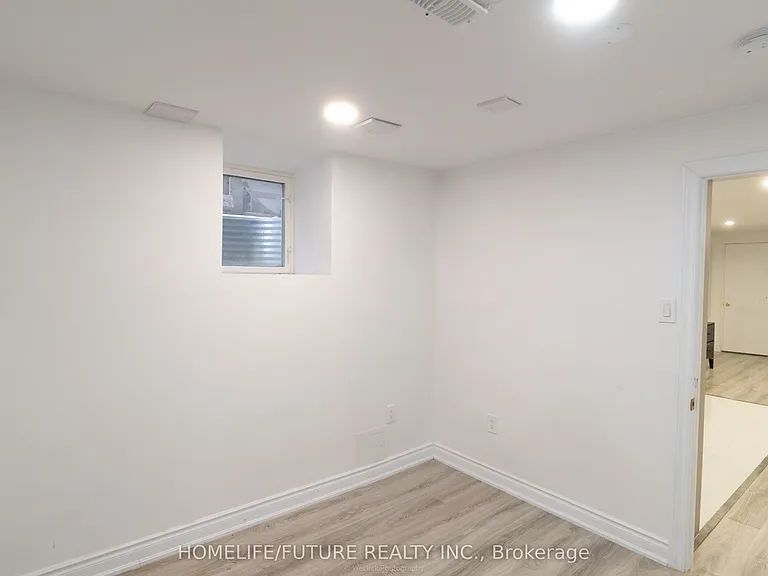 72 Sandford Cres #BASEMENT — Photo 15