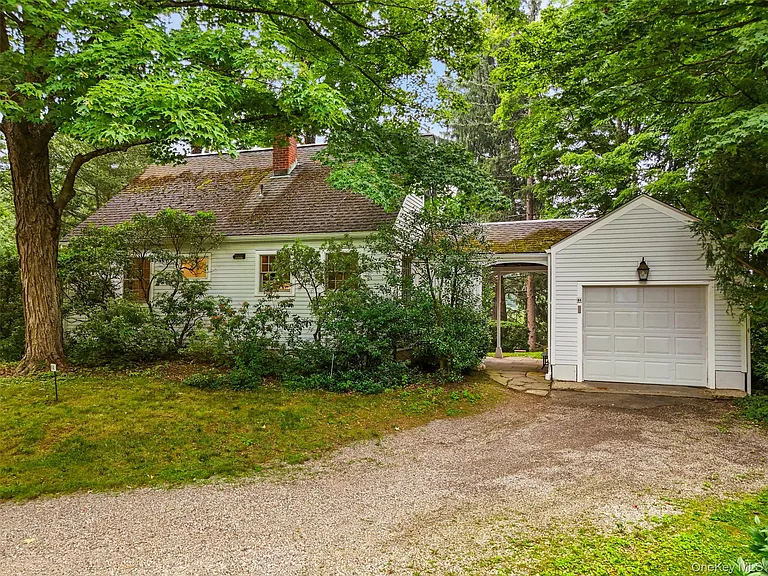 84 Pound Ridge Rd — Photo 2