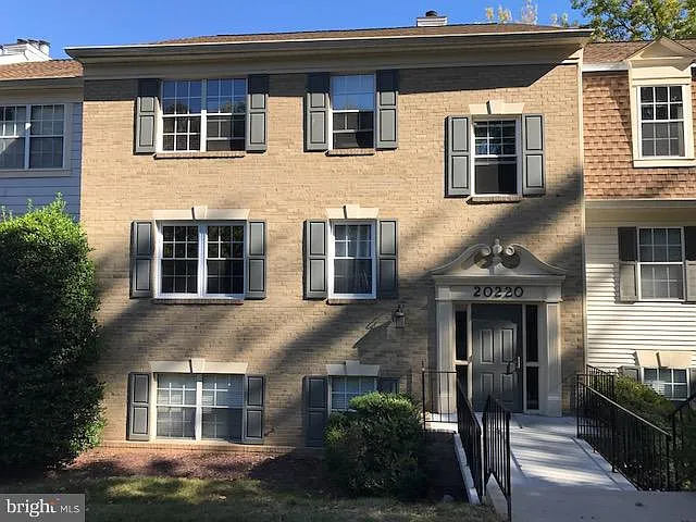 Lakeview Condominium — Photo 1