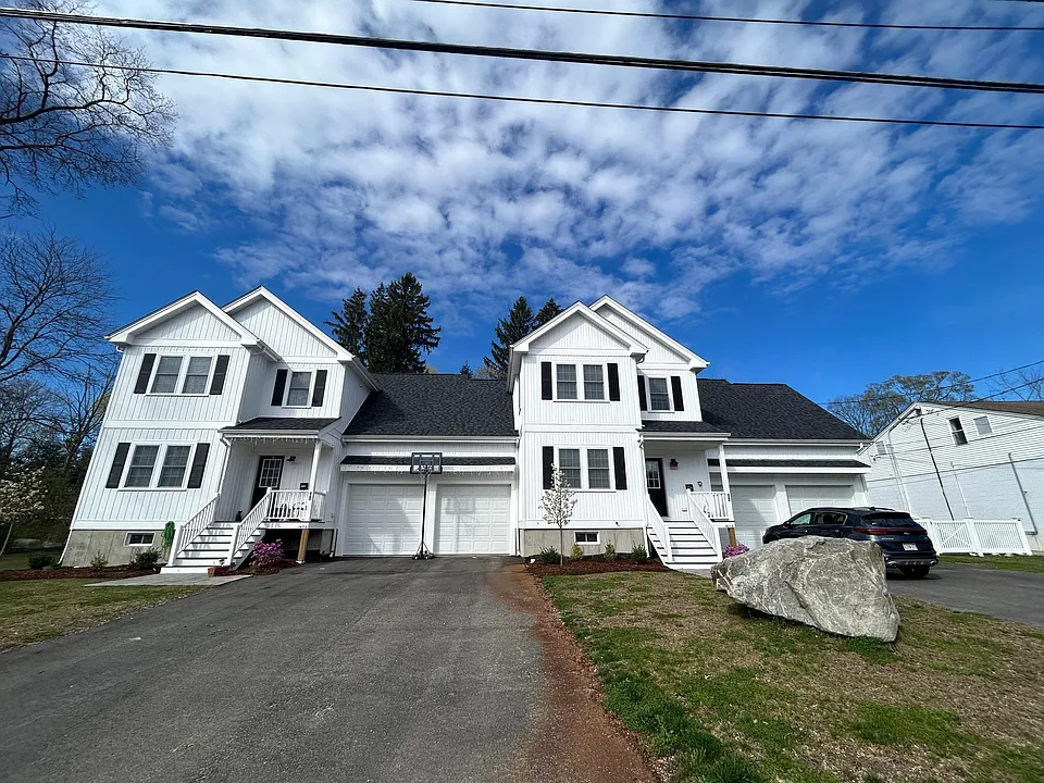 12 Railroad Ave #B