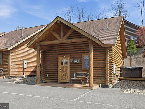 3rd image of 305 Cabin Lodge Rd