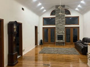 100 Sharon Dr, Douglassville, PA 19518