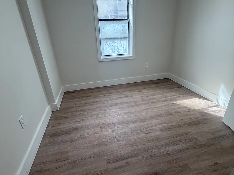 212 60th St #4 — Photo 10
