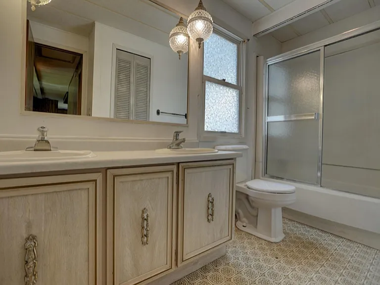 2746 Shady Creek Ln — Photo 13