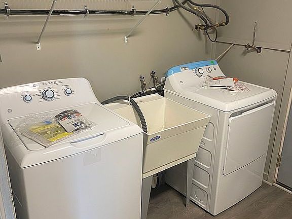 Laundry with extra storage 
