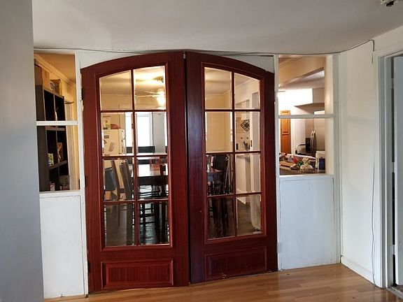 4th image of 233 Hickory Hts