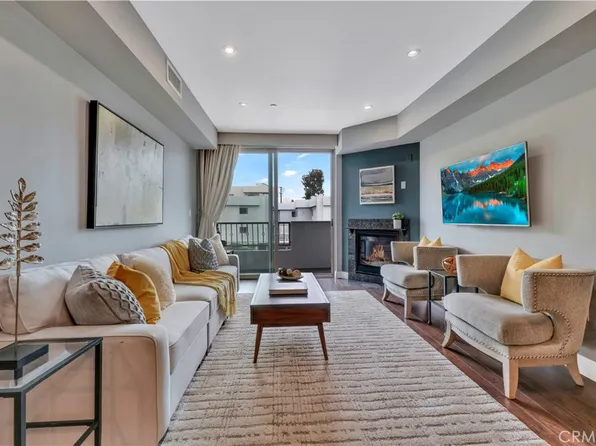 11218 Camarillo St APT 201, North Hollywood, CA 91602