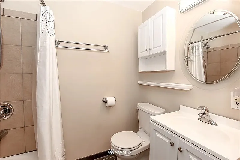 3 bed, 1350 sqft, $2,989 — Photo 2