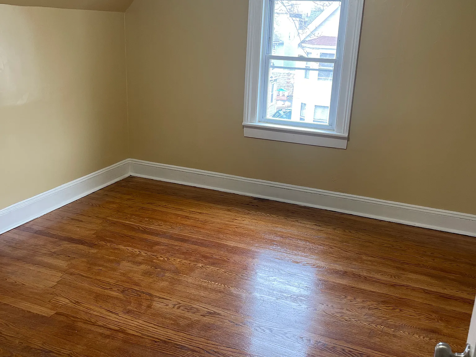 5 bed, 1419 sqft, $3,400 — Photo 3