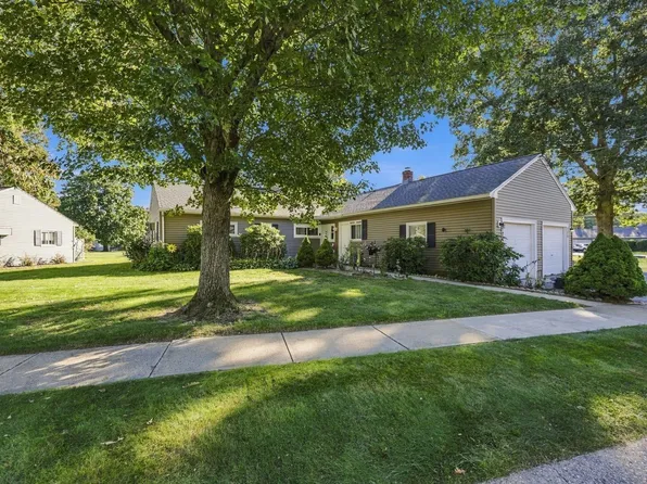 132 Horseshoe Dr Unit 132, Chicopee, MA 01022