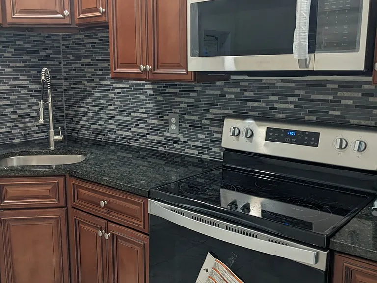 518 N State St #1 — Photo 3